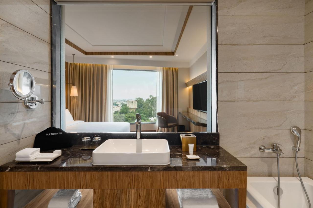 Hotel Radisson Bhopal Zewnętrze zdjęcie