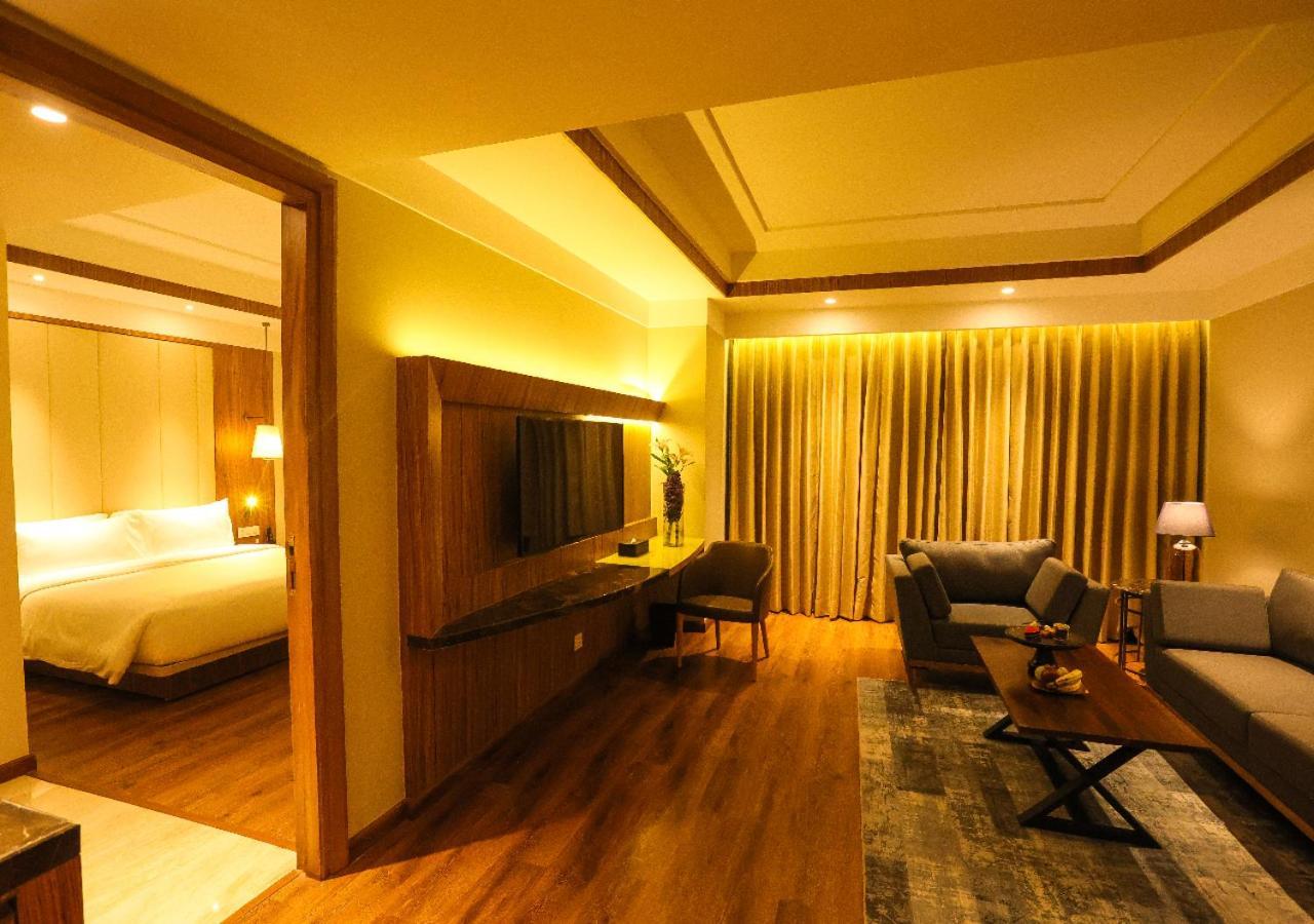 Hotel Radisson Bhopal Zewnętrze zdjęcie