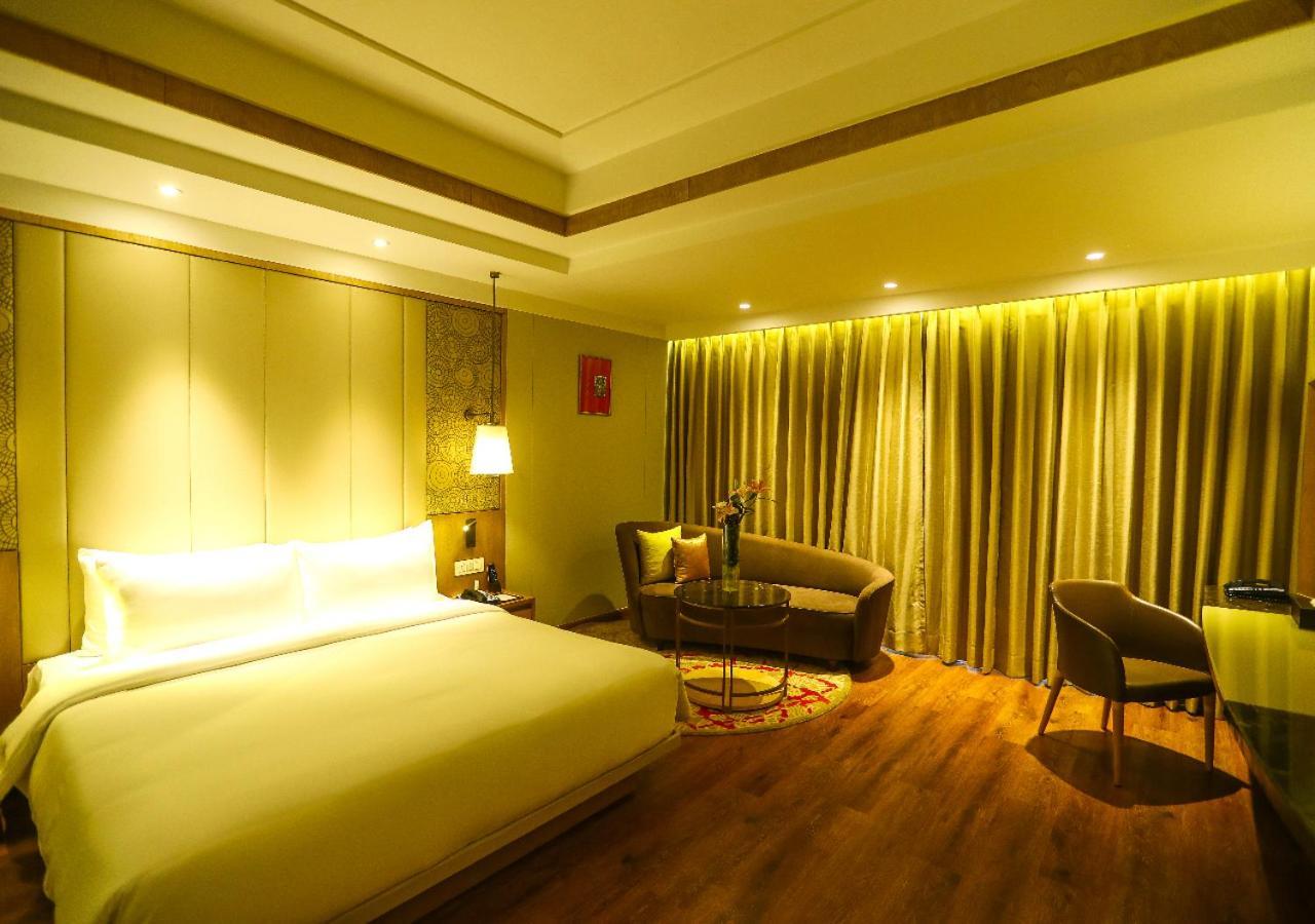 Hotel Radisson Bhopal Zewnętrze zdjęcie